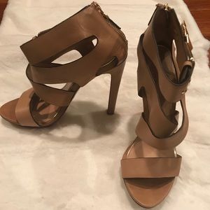 Badgley Mischka Tan and Gold Sandals